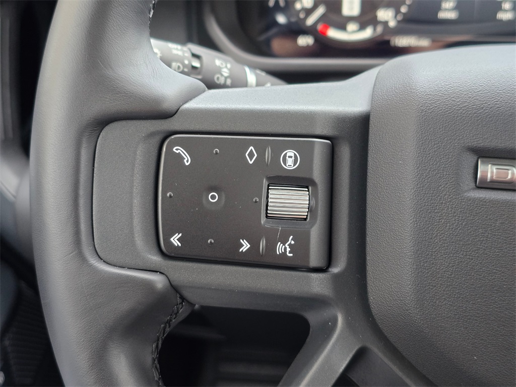 2024 Land Rover Defender 110 X-Dynamic SE photo 17