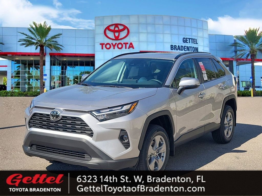 2025 Toyota RAV4 XLE's photo