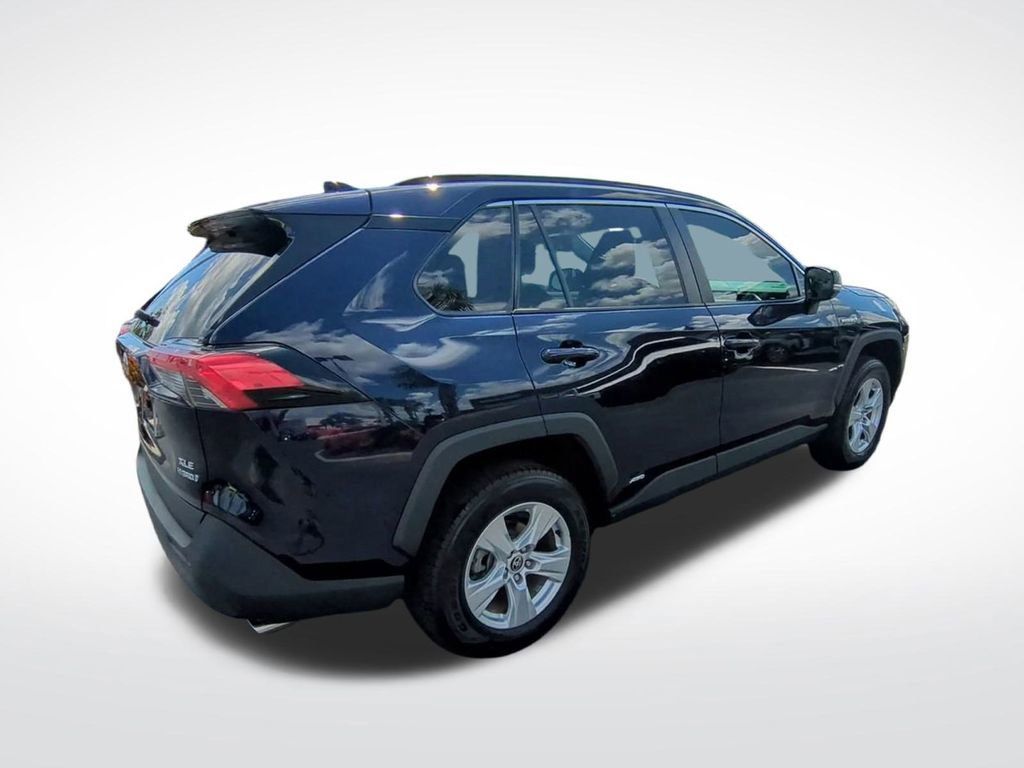 2021 Toyota RAV4 Hybrid XLE photo 7
