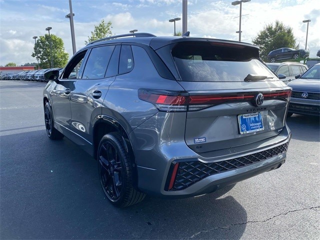 2025 Volkswagen Tiguan SE R-Line Black photo 2