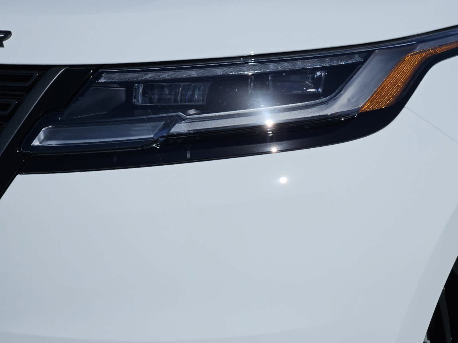2026 Land Rover Range Rover Velar SE photo 5