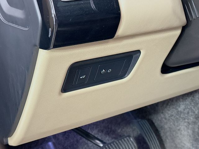 2020 Land Rover Range Rover HSE photo 10