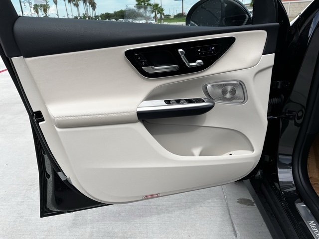 2026 Mercedes Benz GLC 300 photo 15