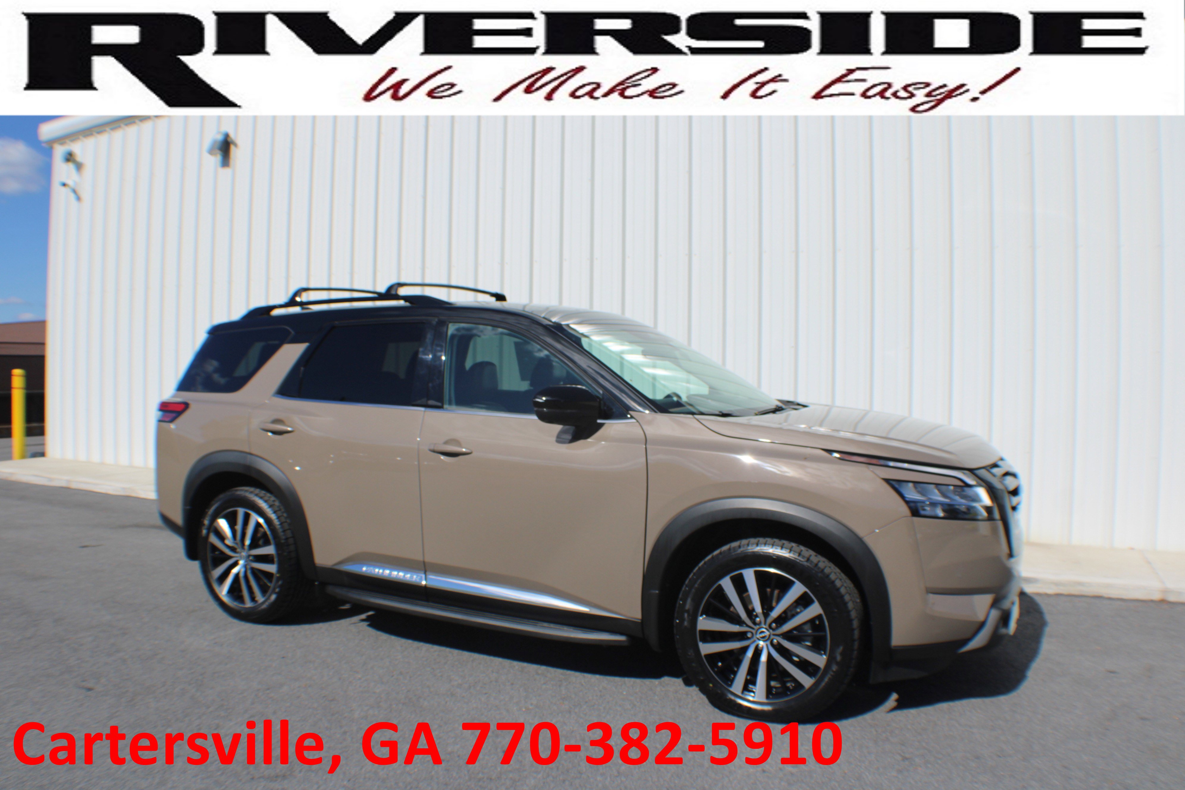 2023 Nissan Pathfinder Platinum's photo