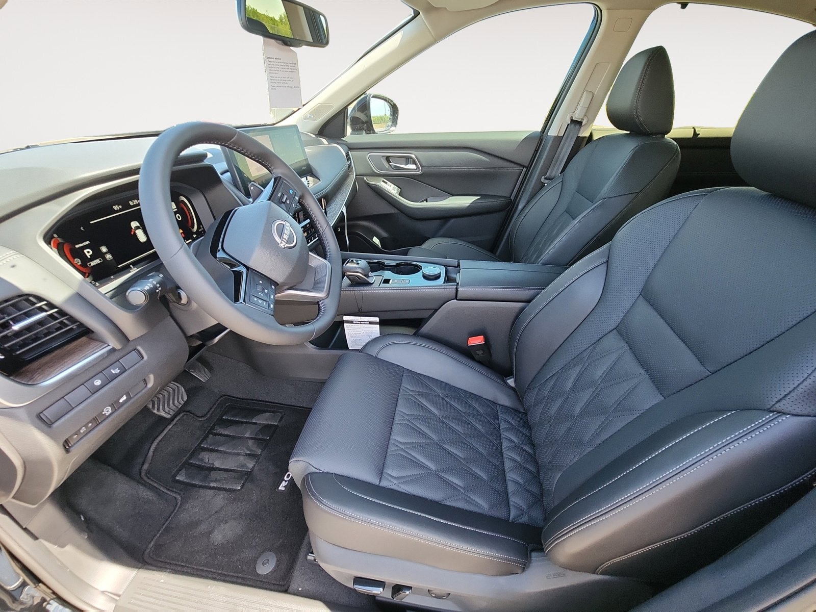 2025 Nissan Rogue Platinum photo 21