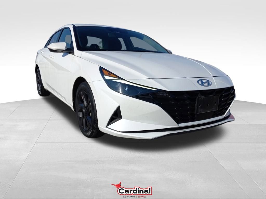 2022 Hyundai Elantra SEL's photo