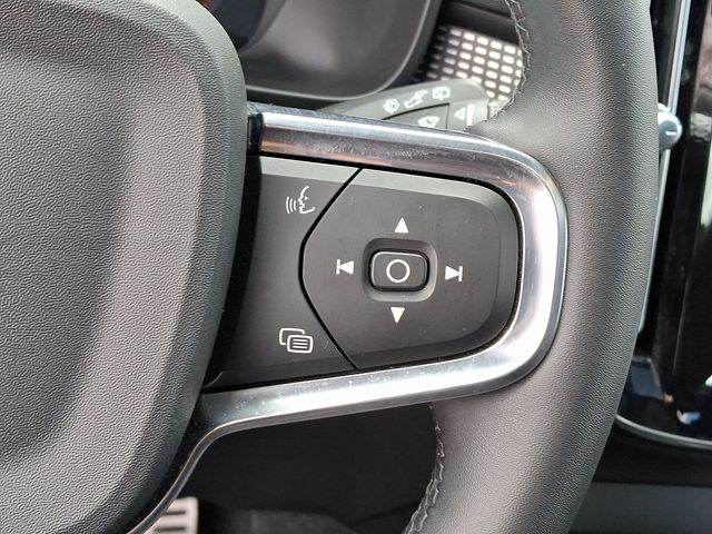 2022 Volvo XC40 R-Design AWD photo 24