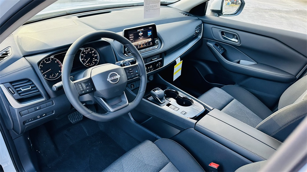 2026 Nissan Rogue SV photo 10