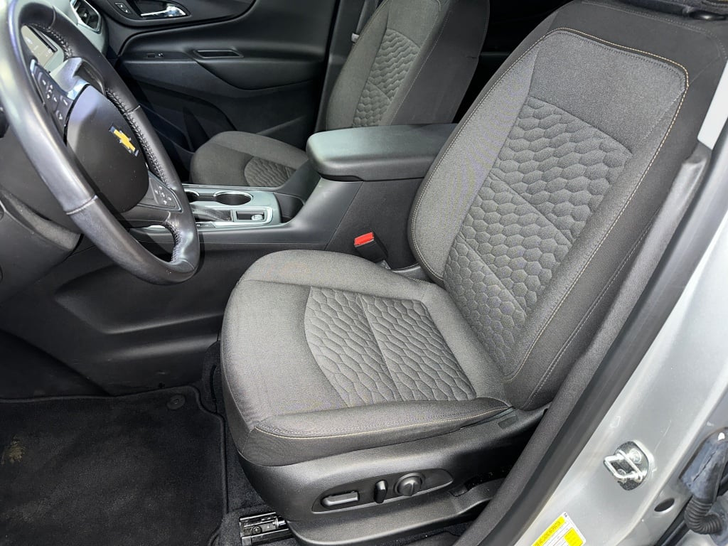 2021 Chevrolet Equinox LT photo 2