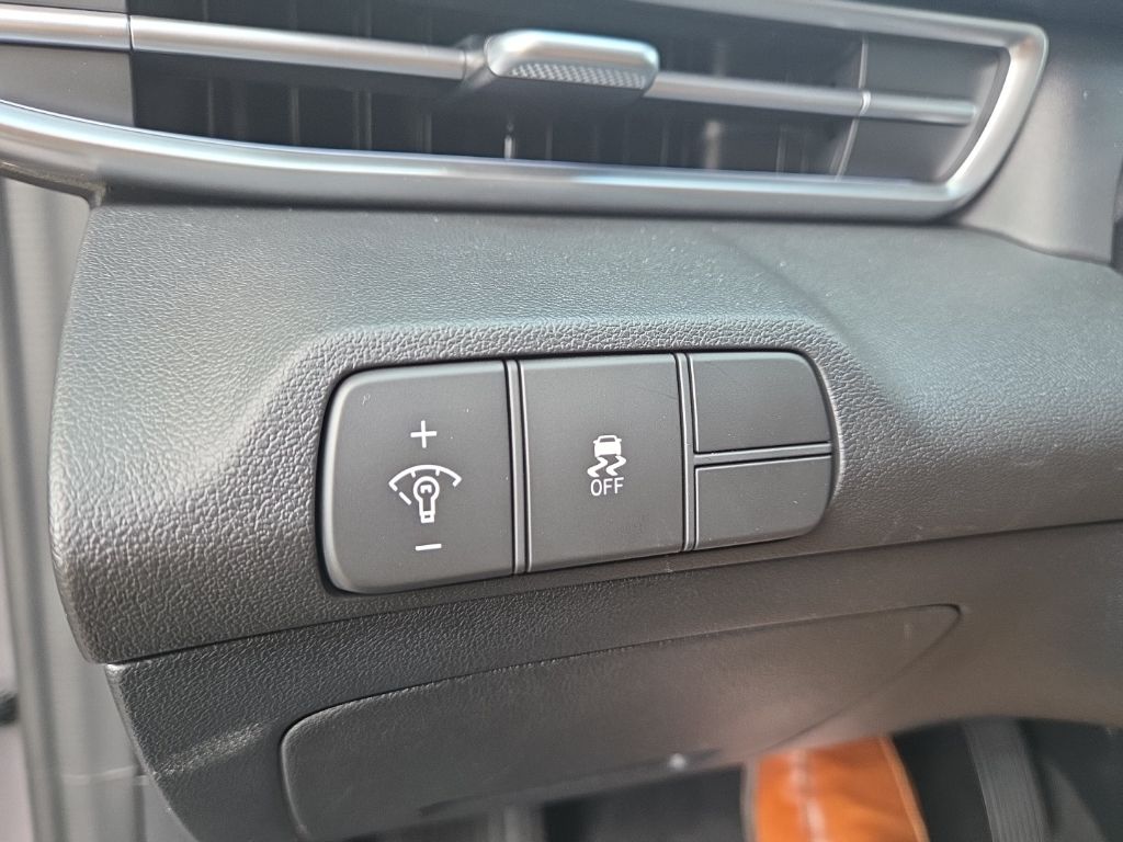 2024 Hyundai Elantra SEL Convenience photo 17