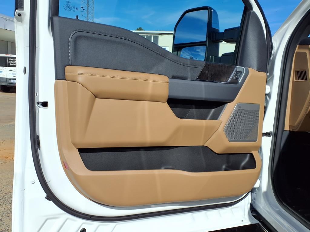 2024 Ford F-350 Lariat photo 4
