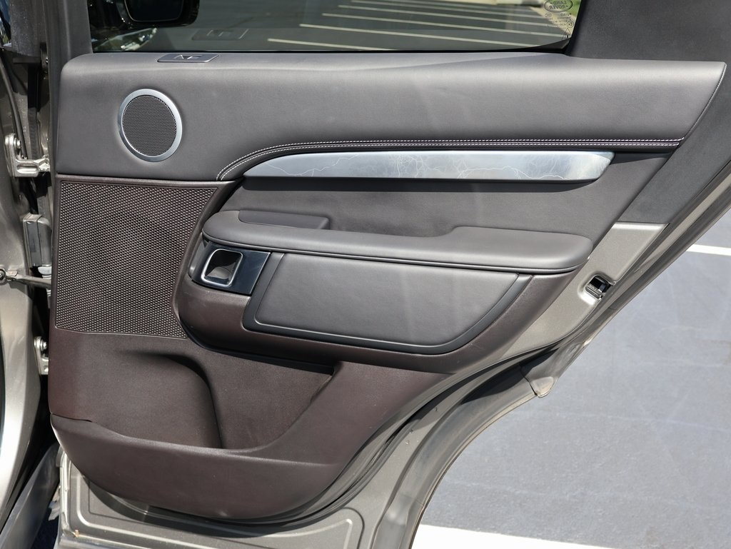 2017 Land Rover Discovery First Edition photo 14