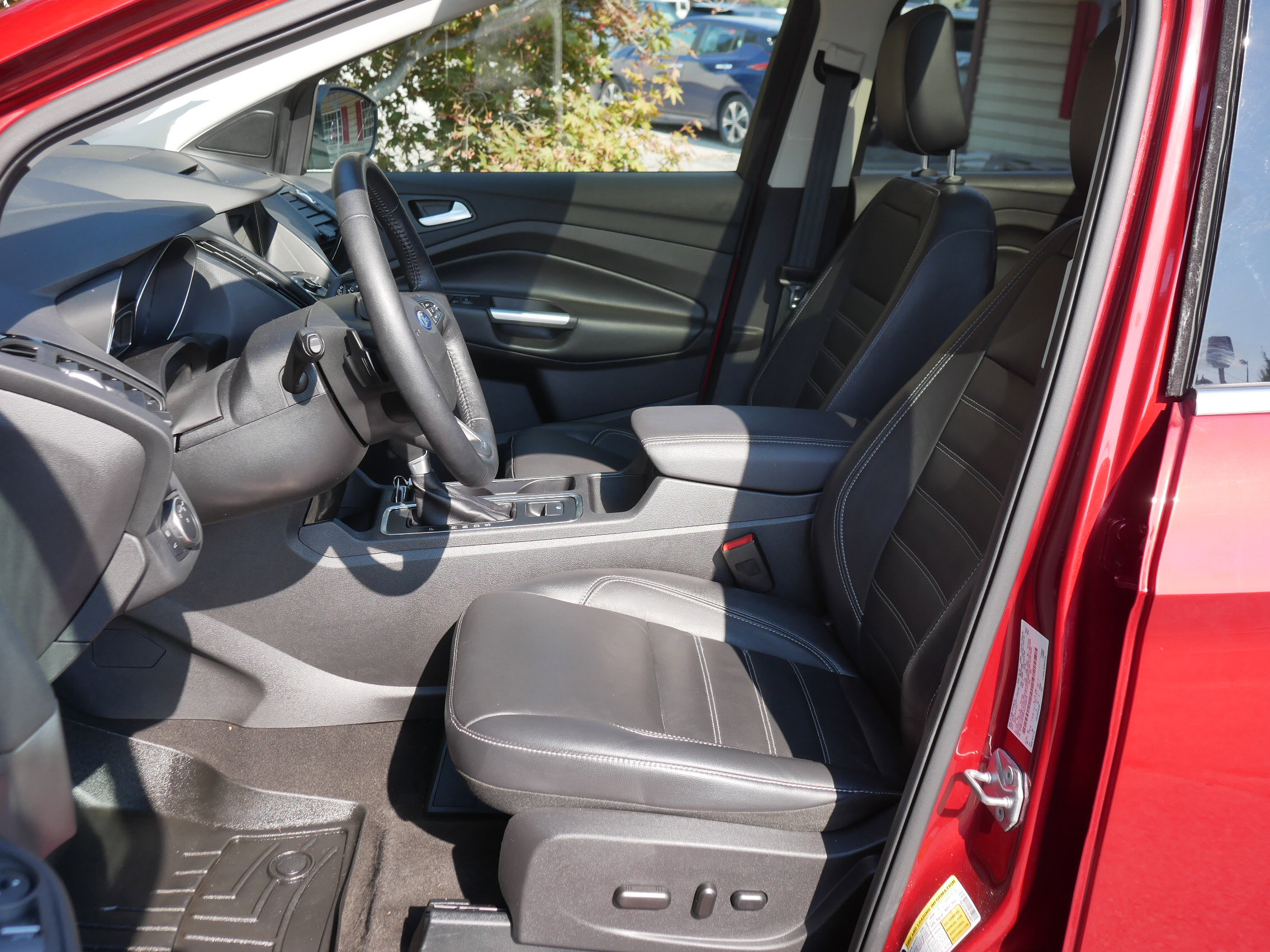 2018 Ford Escape Titanium photo 2