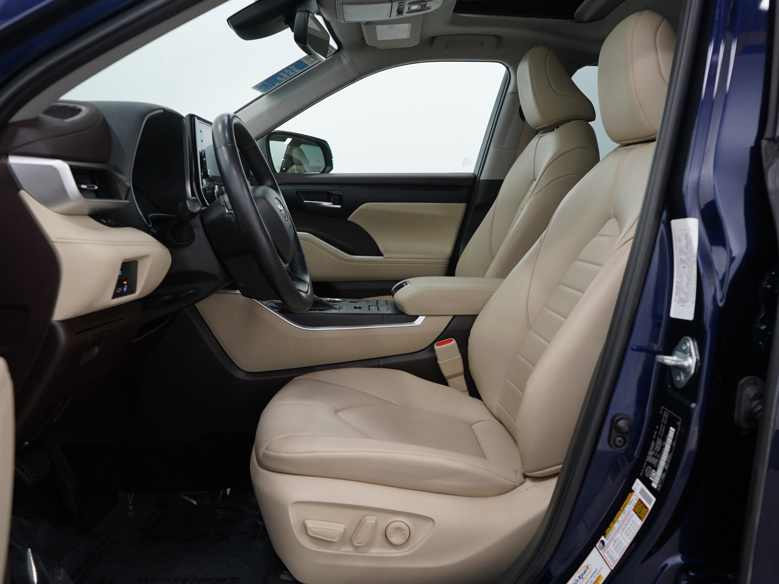 2022 Toyota Highlander XLE photo 21