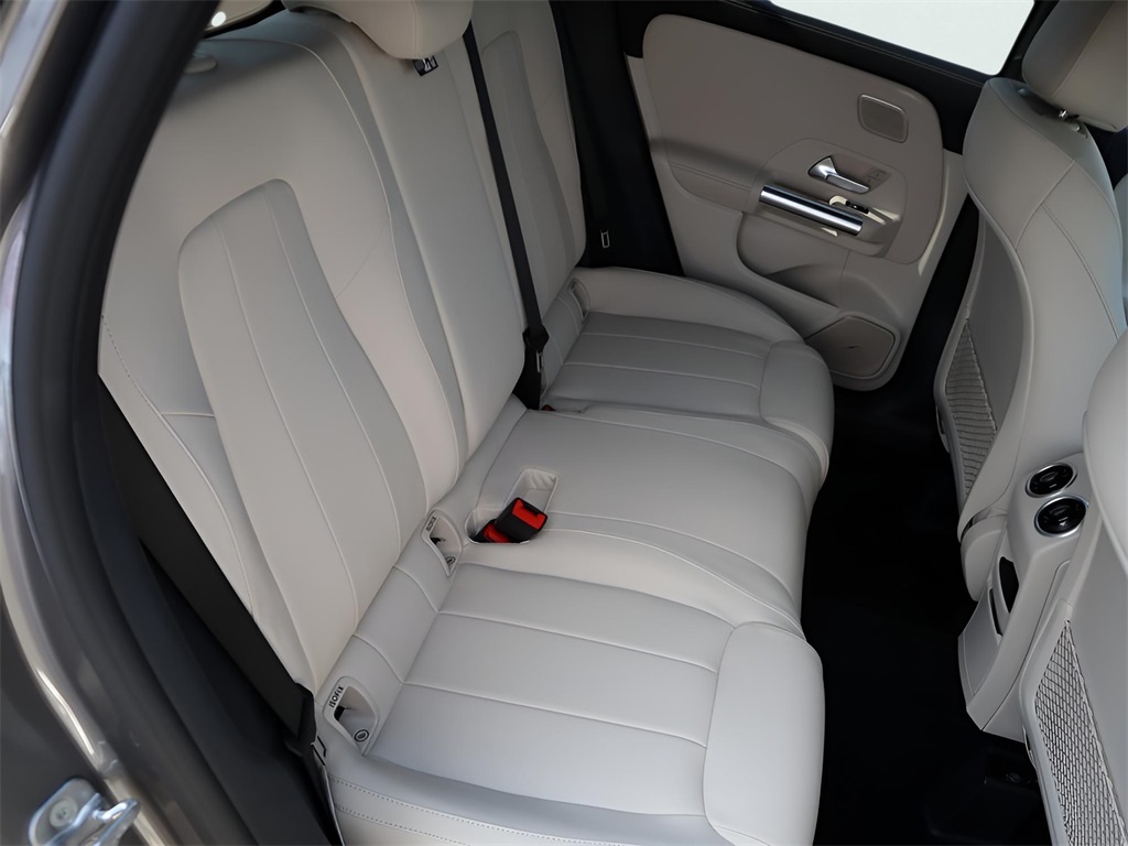 2026 Mercedes Benz GLA 250 4MATIC photo 16