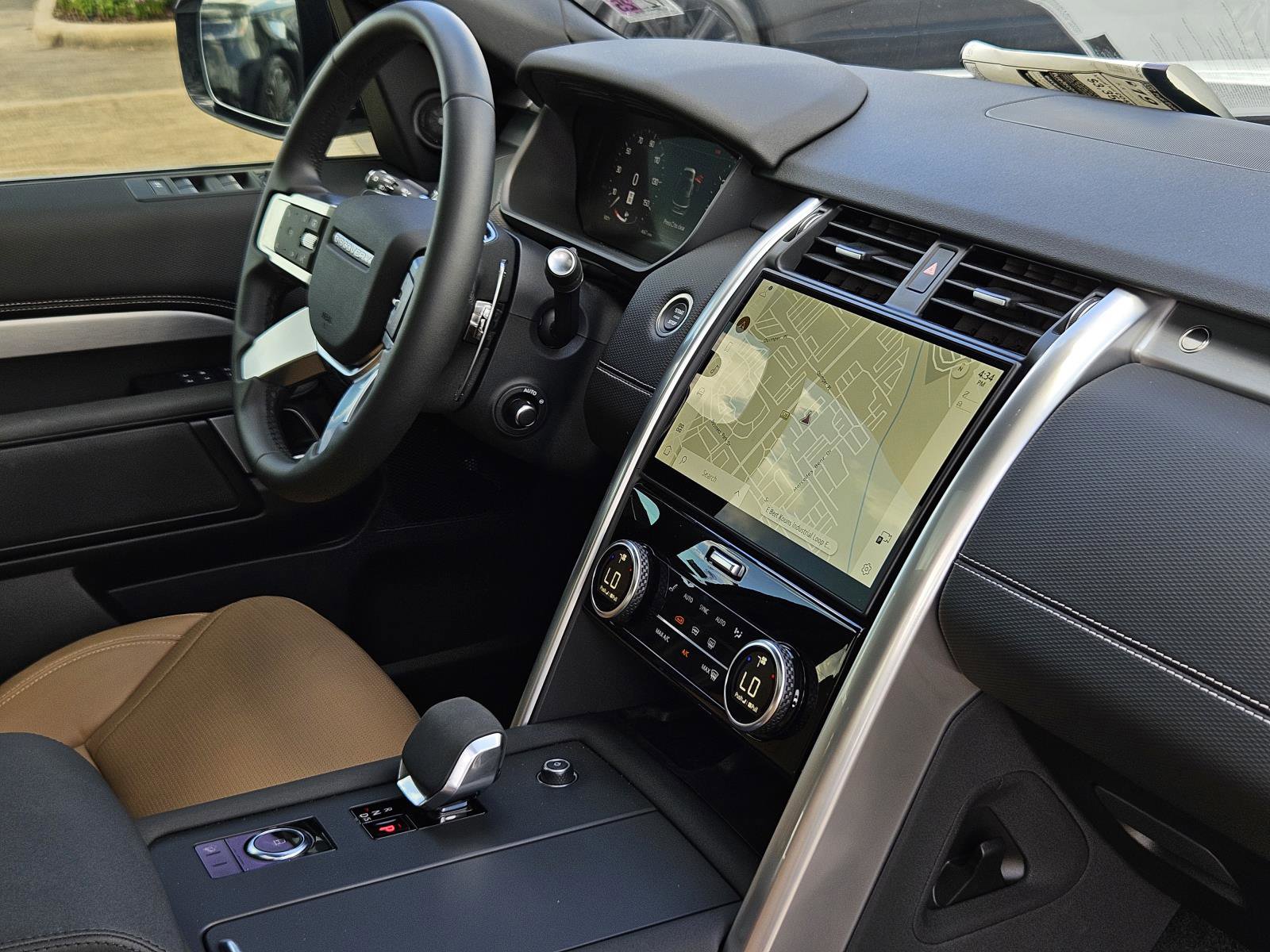 2025 Land Rover Discovery P360 Dynamic SE photo 46