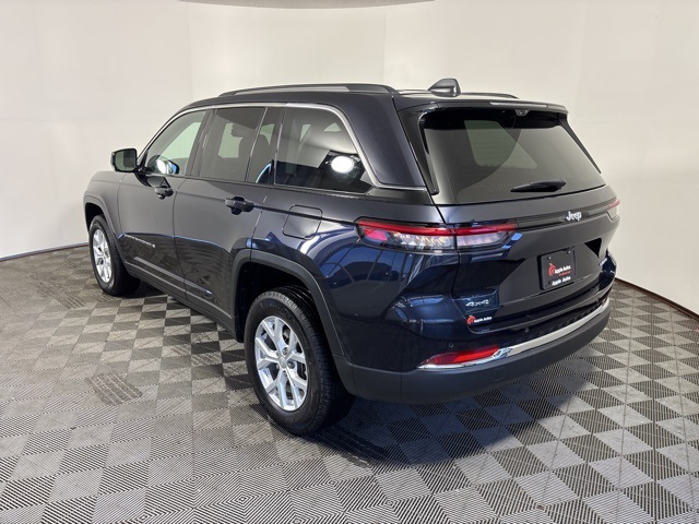 2023 Jeep Grand Cherokee Limited photo 2