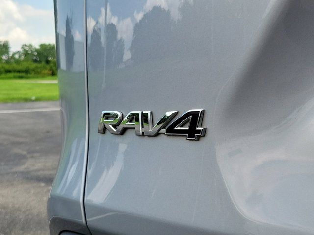 2024 Toyota RAV4 XLE Premium photo 6
