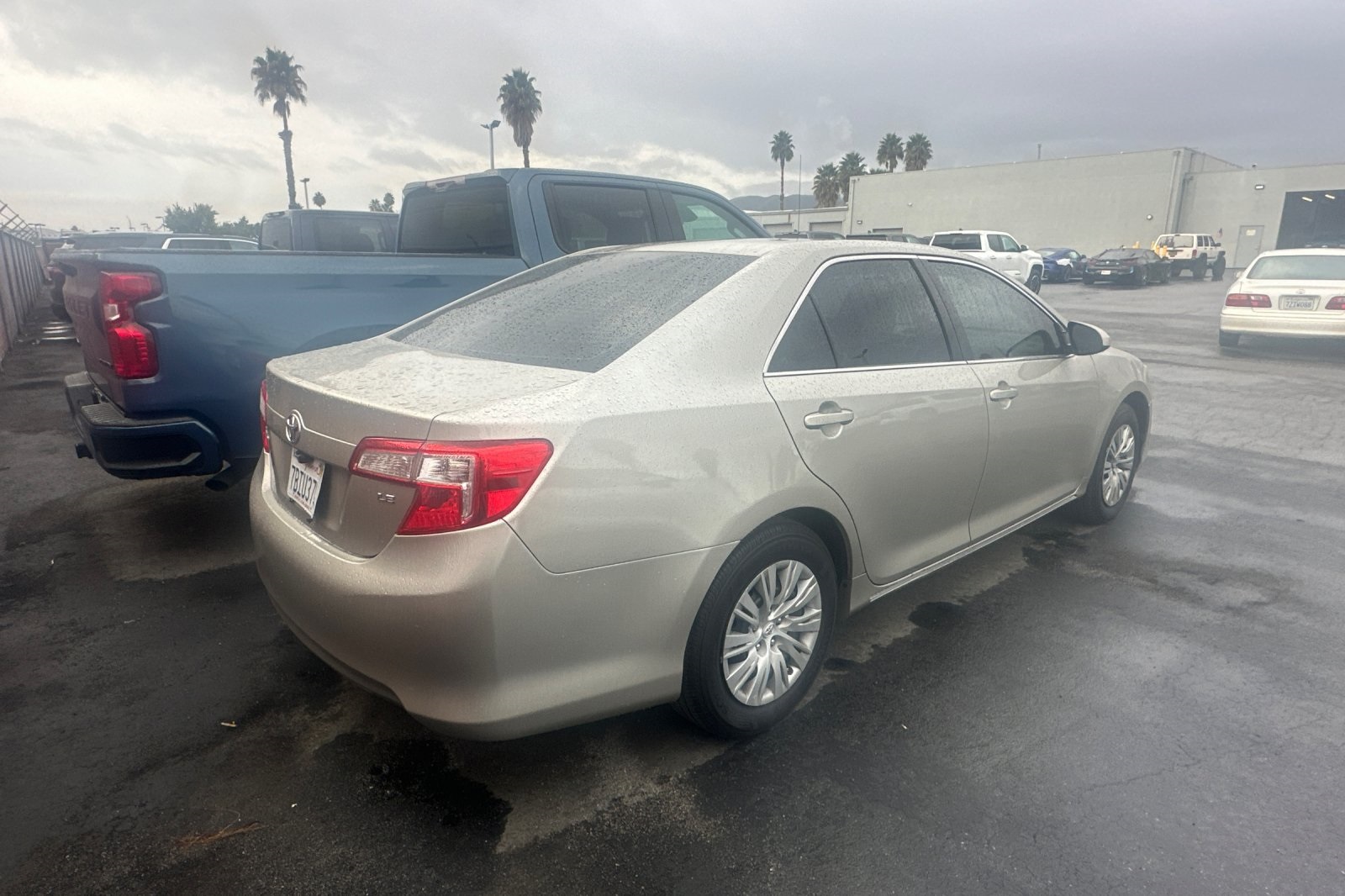 2014 Toyota Camry LE photo 2