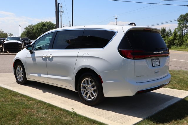 2025 Chrysler Pacifica photo 30