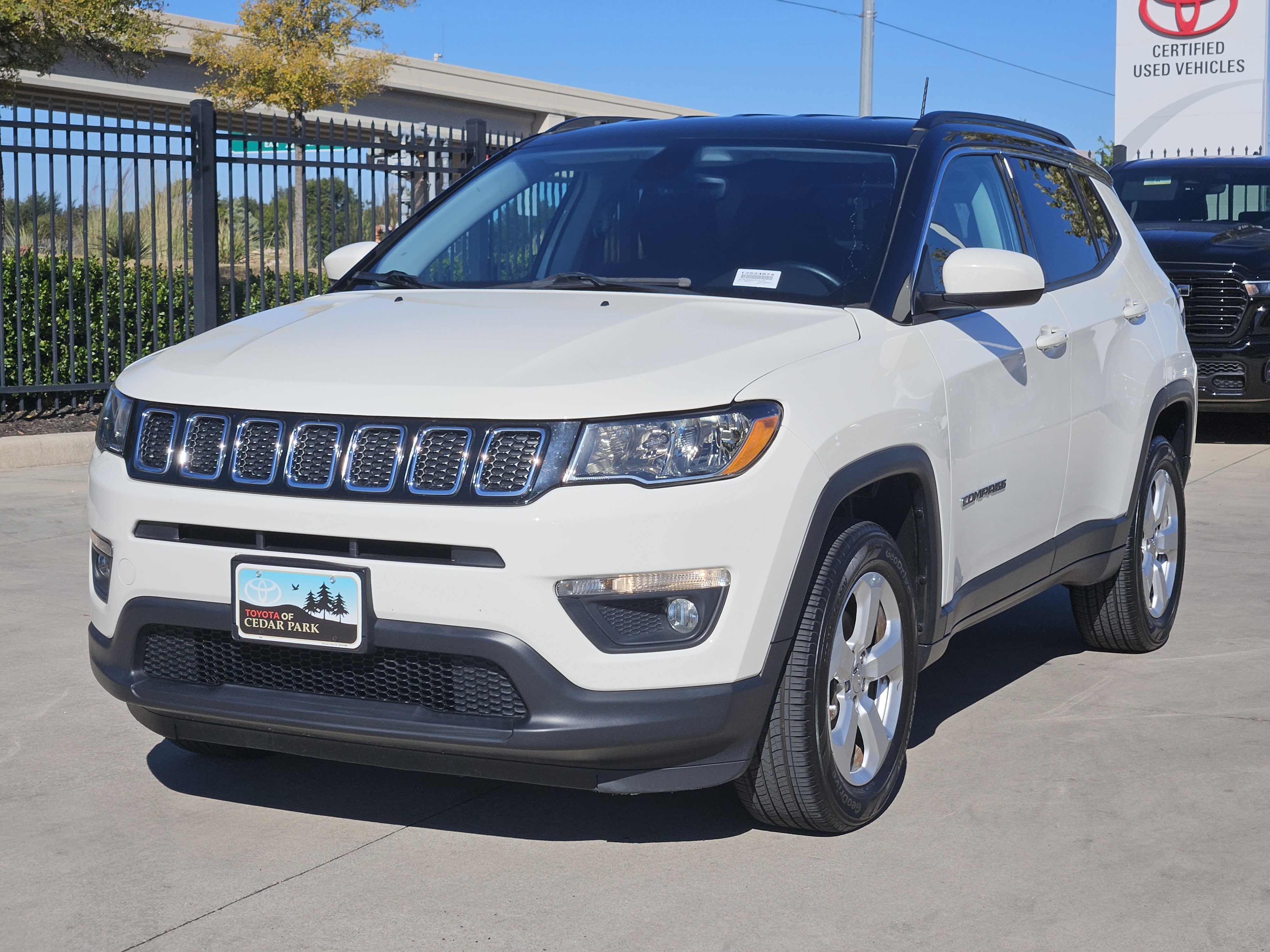 Used 2018 Jeep Compass Latitude with VIN 3C4NJDBB5JT252467 for sale in Leander, TX