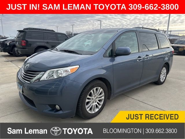 2015 Toyota Sienna XLE's photo