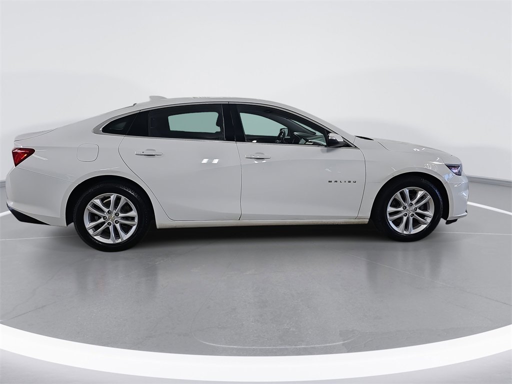2018 Chevrolet Malibu 1LT photo 2