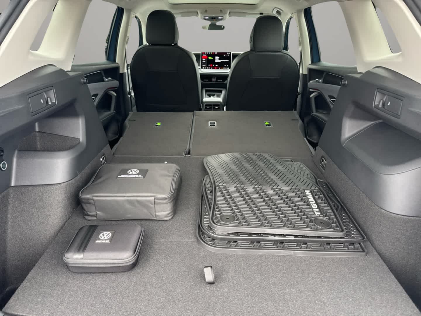 2025 Volkswagen Tiguan SE photo 12