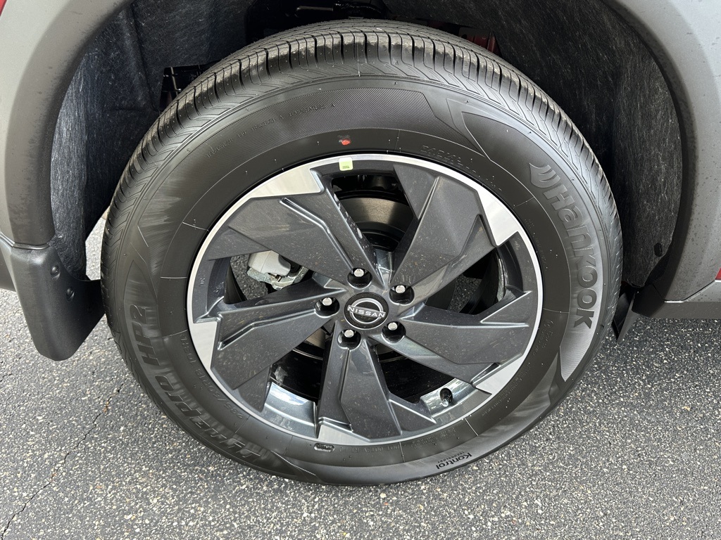 2026 Nissan Rogue SV photo 10