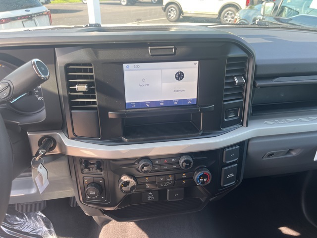 2025 Ford F-350 photo 16