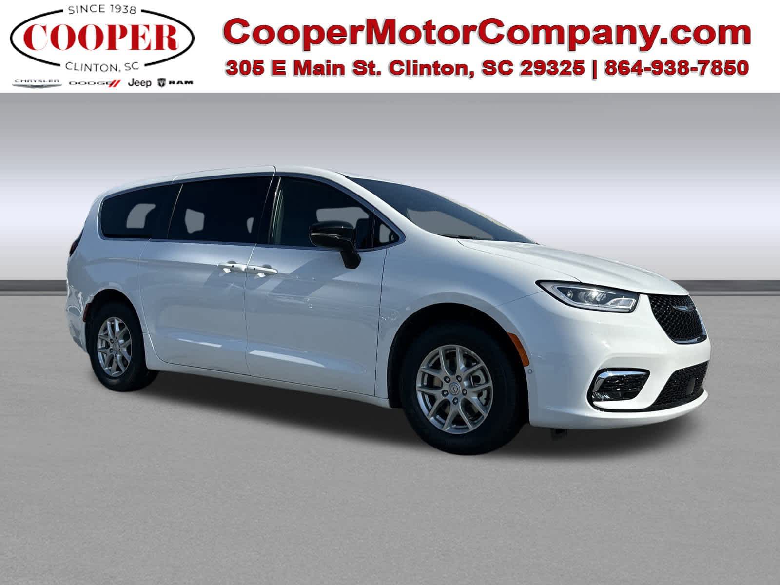 2026 Chrysler Pacifica Select's photo