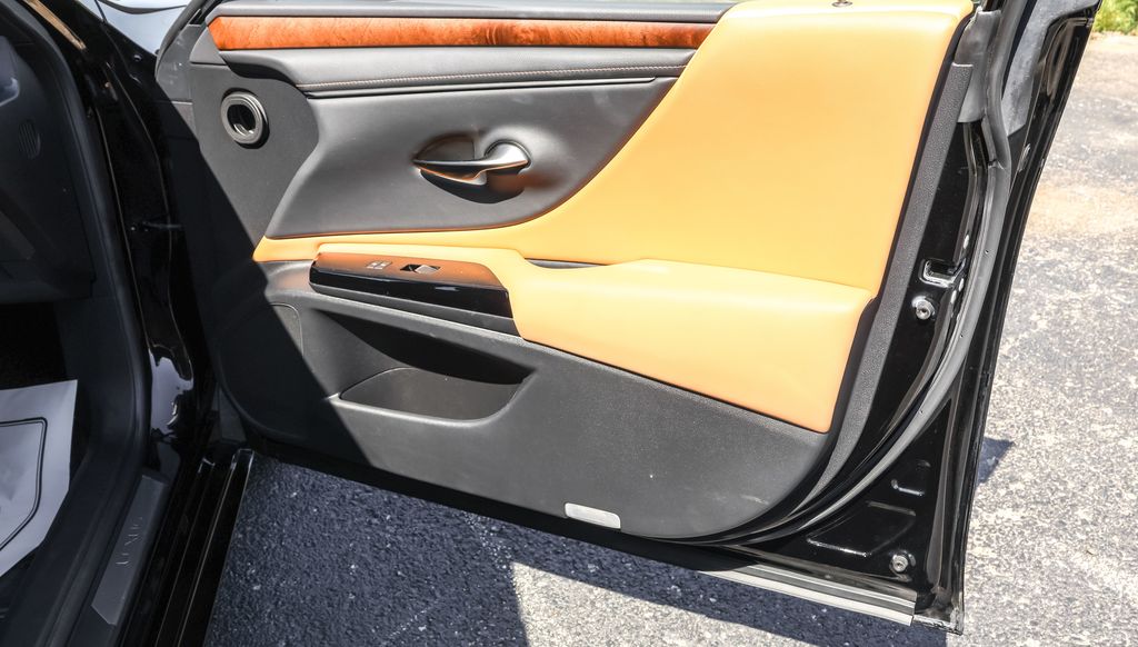2023 Lexus ES 350 photo 32