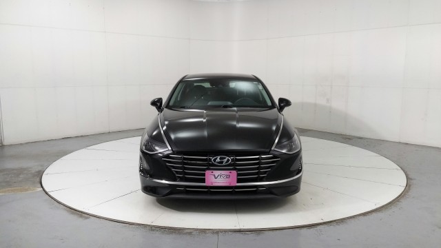 Used 2022  Hyundai SE image 8