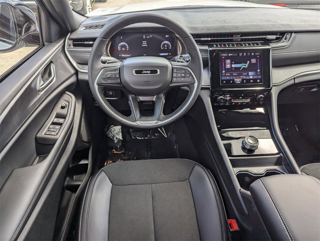 2025 Jeep Grand Cherokee Altitude photo 8