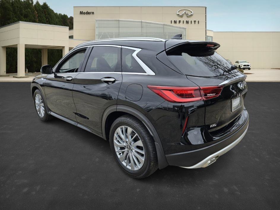 2025 Infiniti QX50 Luxe AWD photo 2