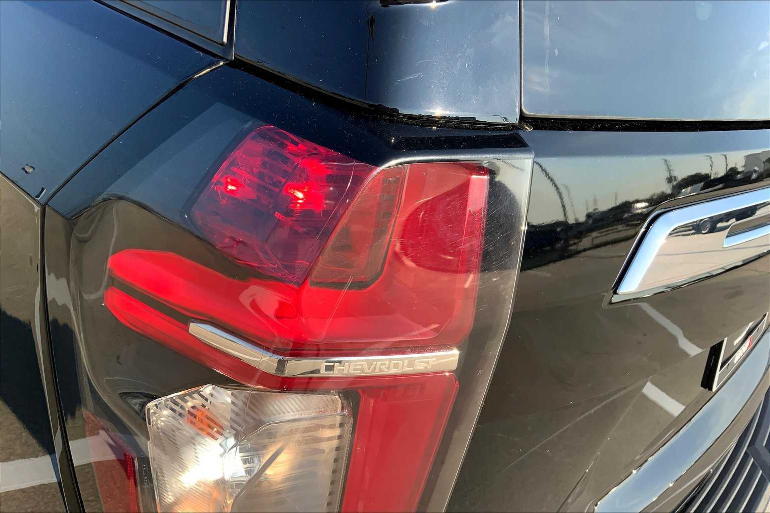 2024 Chevrolet Suburban LT photo 25