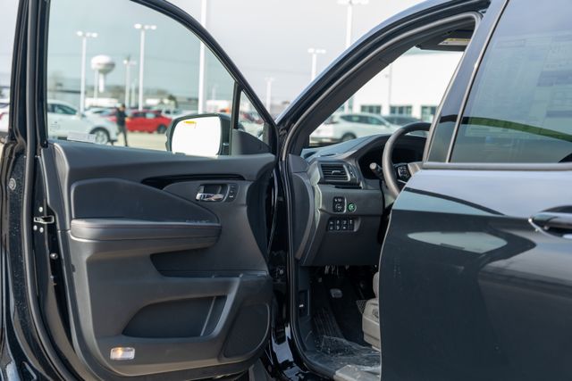 2025 Honda Ridgeline Black Edition photo 15