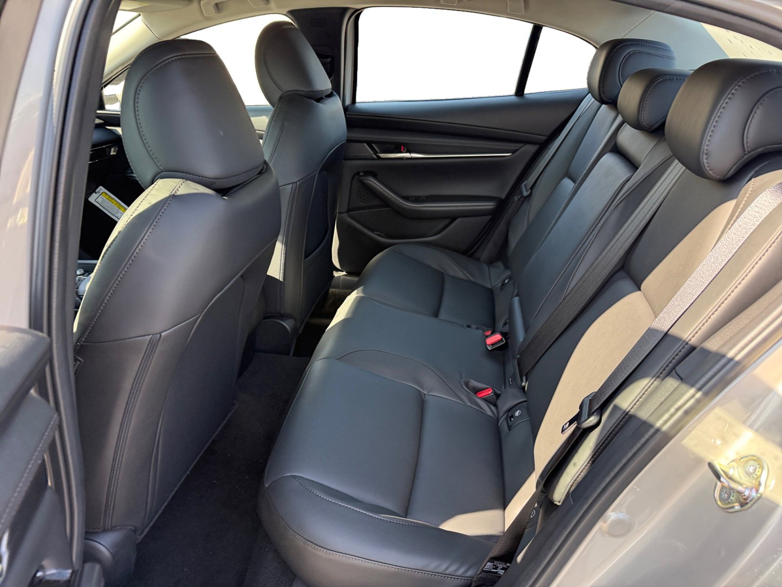 2025 Mazda Mazda3 2.5 s Preferred photo 16