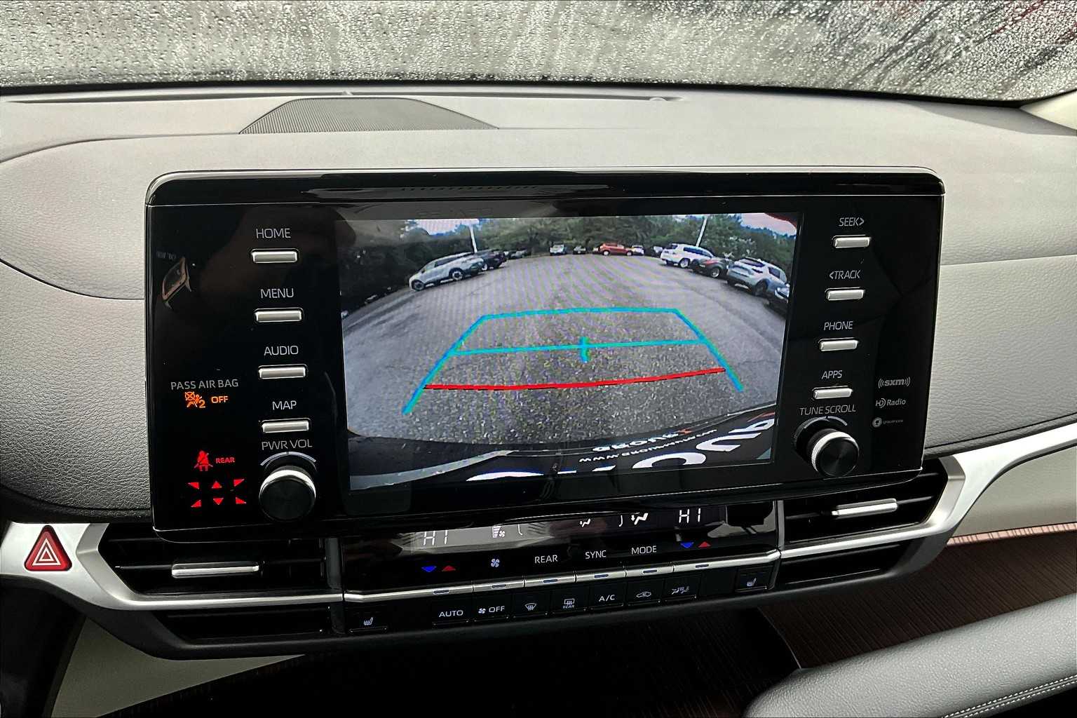 2024 Toyota Sienna XLE photo 26
