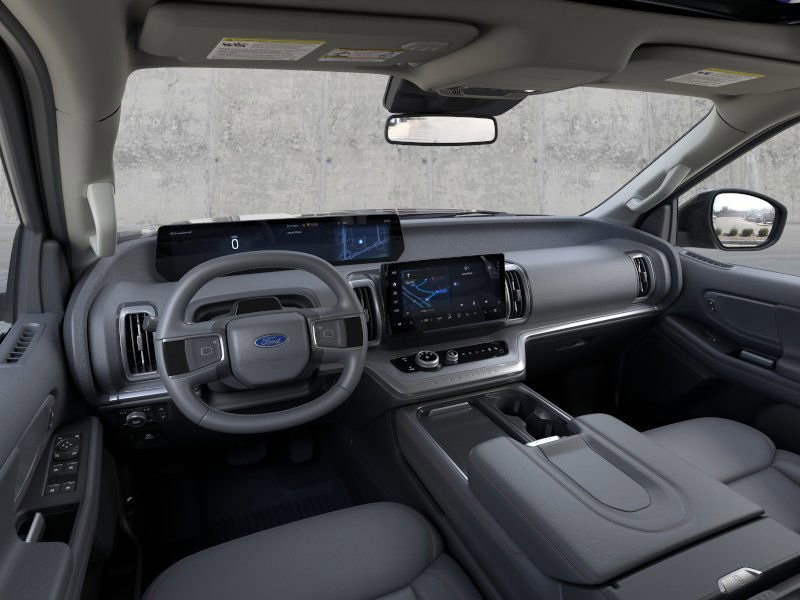2025 Ford Expedition photo 3