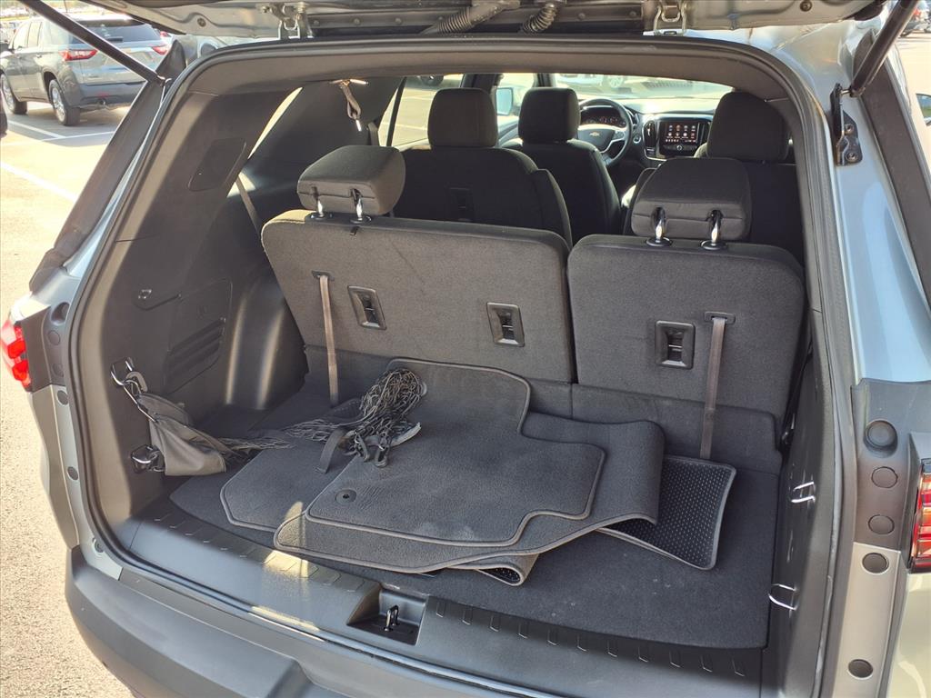 2023 Chevrolet Traverse Cloth photo 6