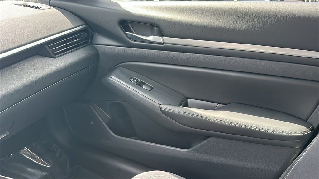 2022 Nissan Altima 2.5 SV photo 26