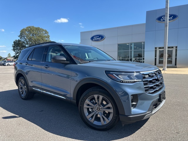 2025 Ford Explorer photo 3