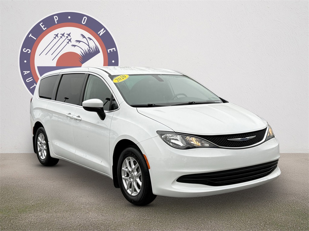 2020 Chrysler Voyager LX's photo