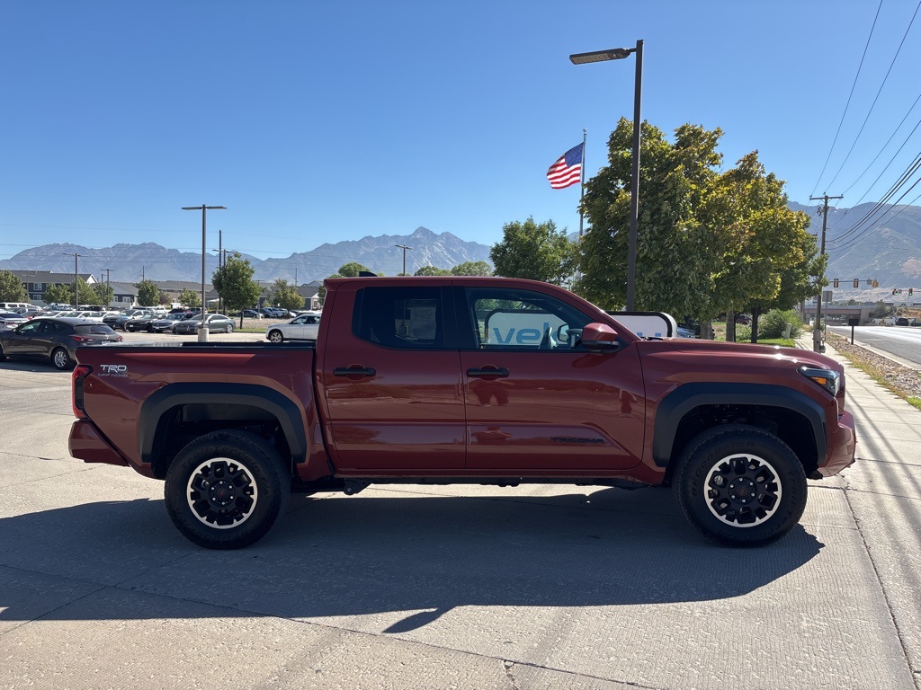 2025 Toyota Tacoma TRD Off-Road photo 3