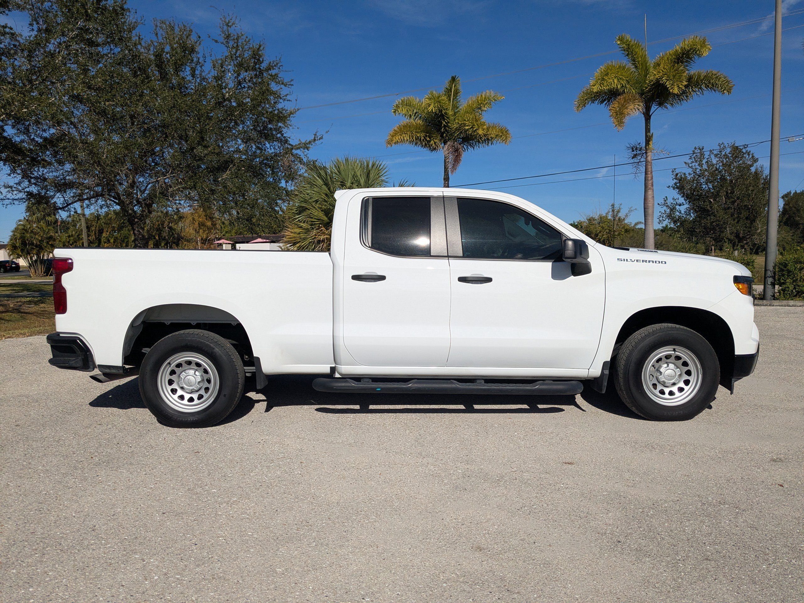 2024 Chevrolet Silverado 1500 Work Truck photo 3