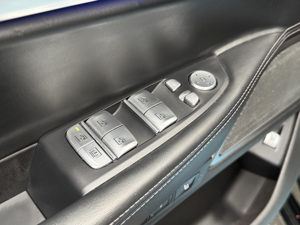 Used 2022 Black BMW 740i image 14