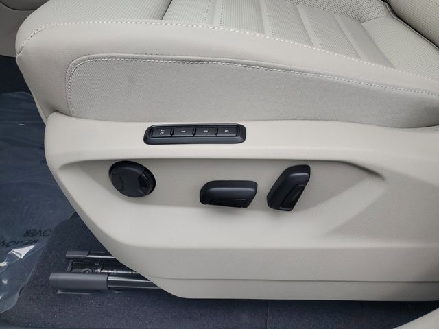 2025 Volkswagen Atlas SEL photo 21