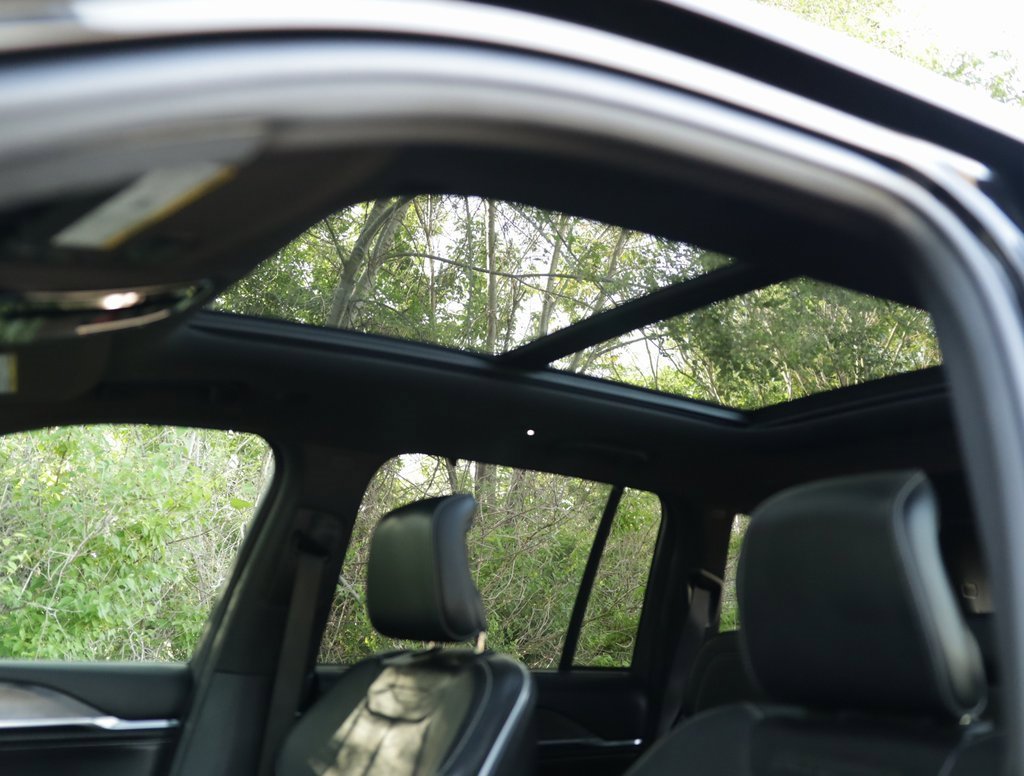 2022 Jeep Grand Cherokee Overland photo 28