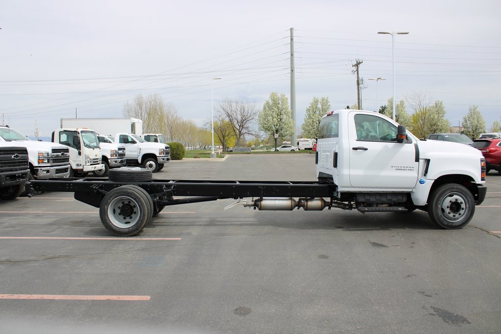 2024 Chevrolet Silverado 6500HD Work Truck photo 5